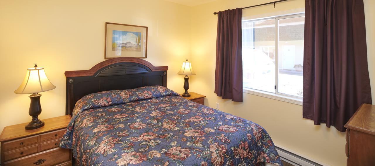 Black Sea Motel Penticton Exterior photo