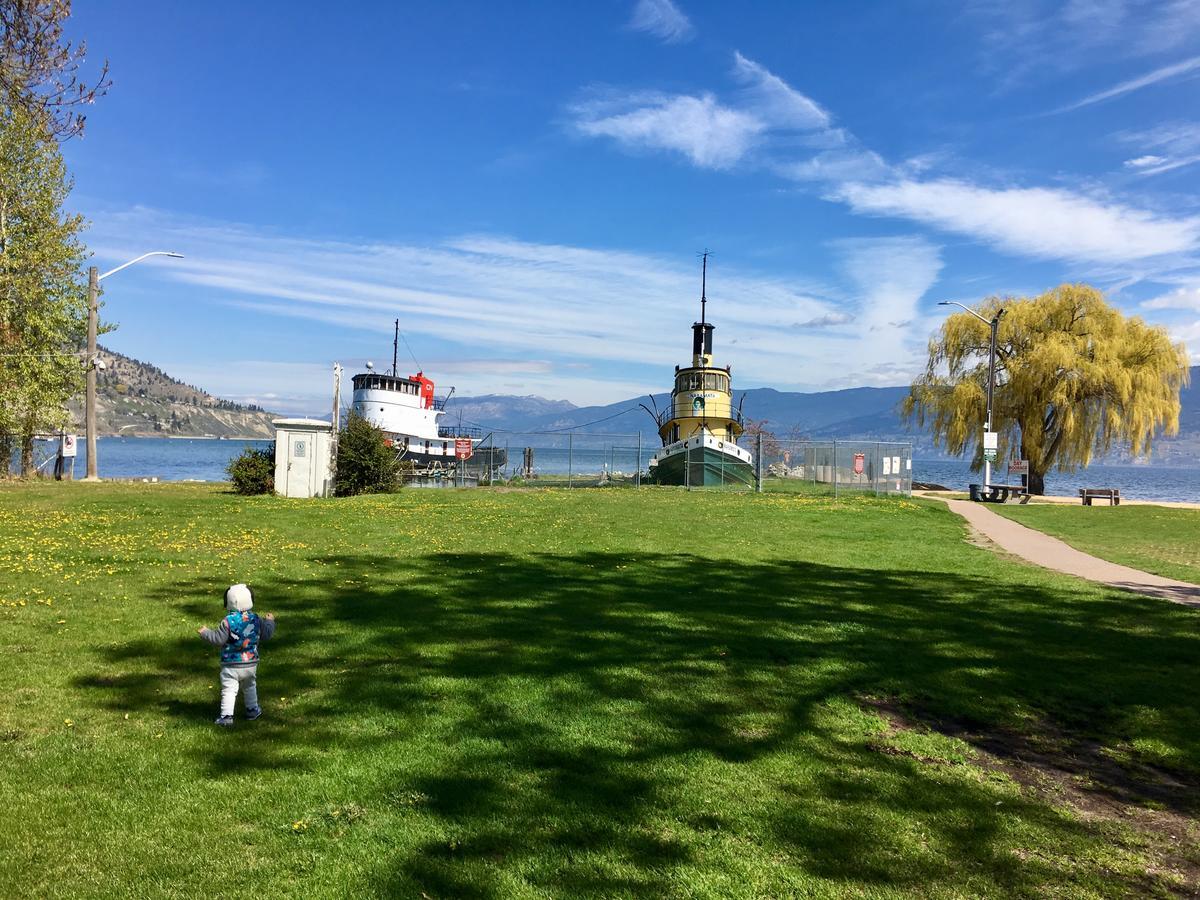 Black Sea Motel Penticton Exterior photo