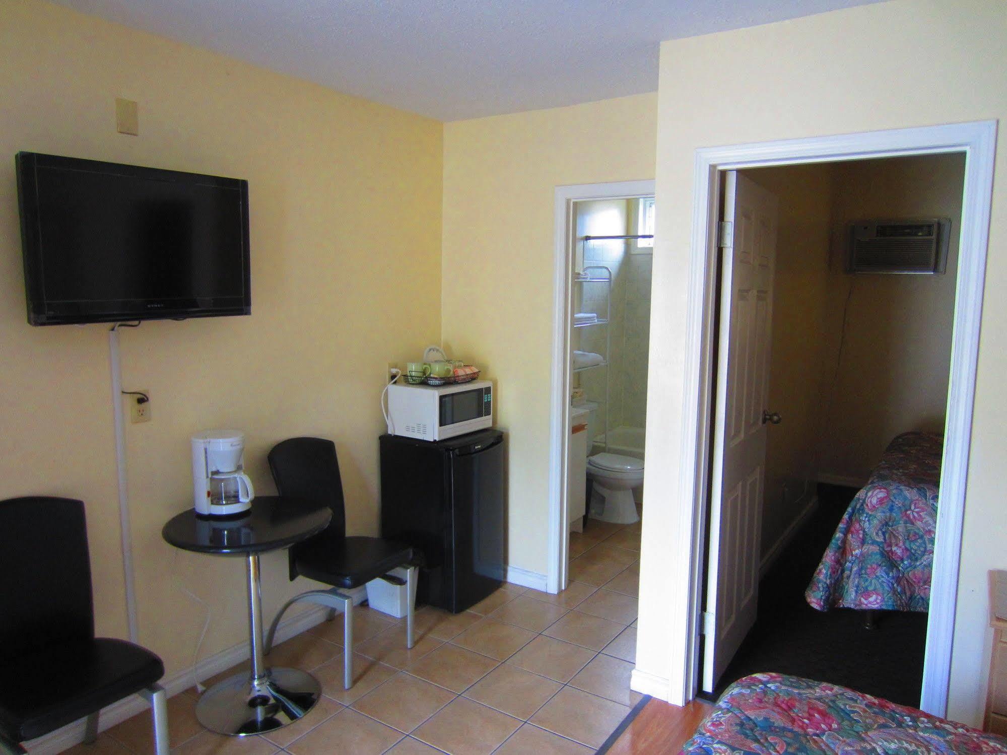 Black Sea Motel Penticton Exterior photo