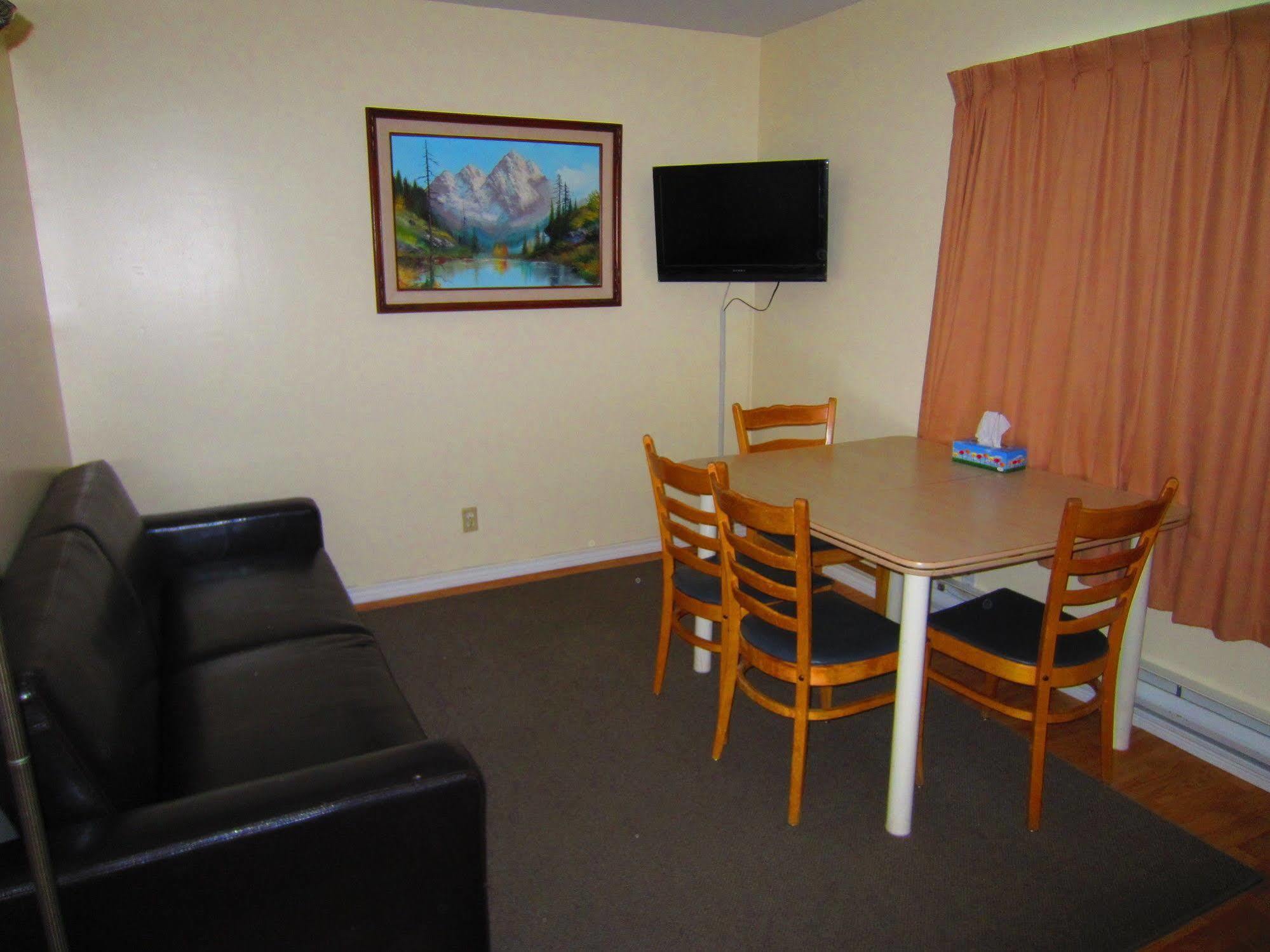 Black Sea Motel Penticton Exterior photo