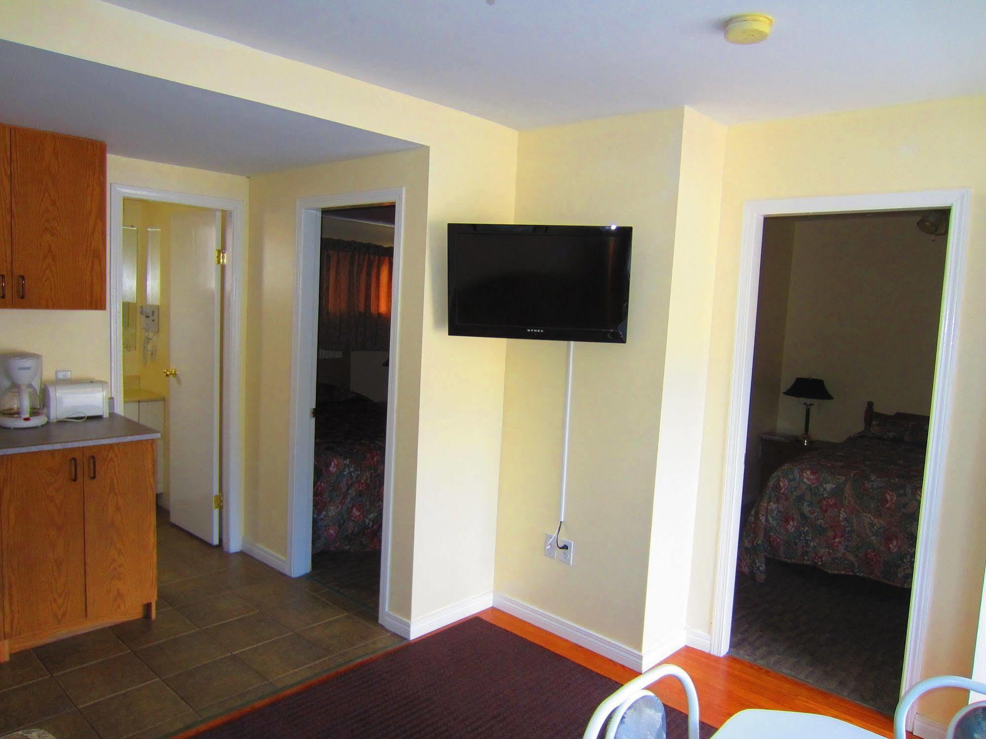 Black Sea Motel Penticton Exterior photo