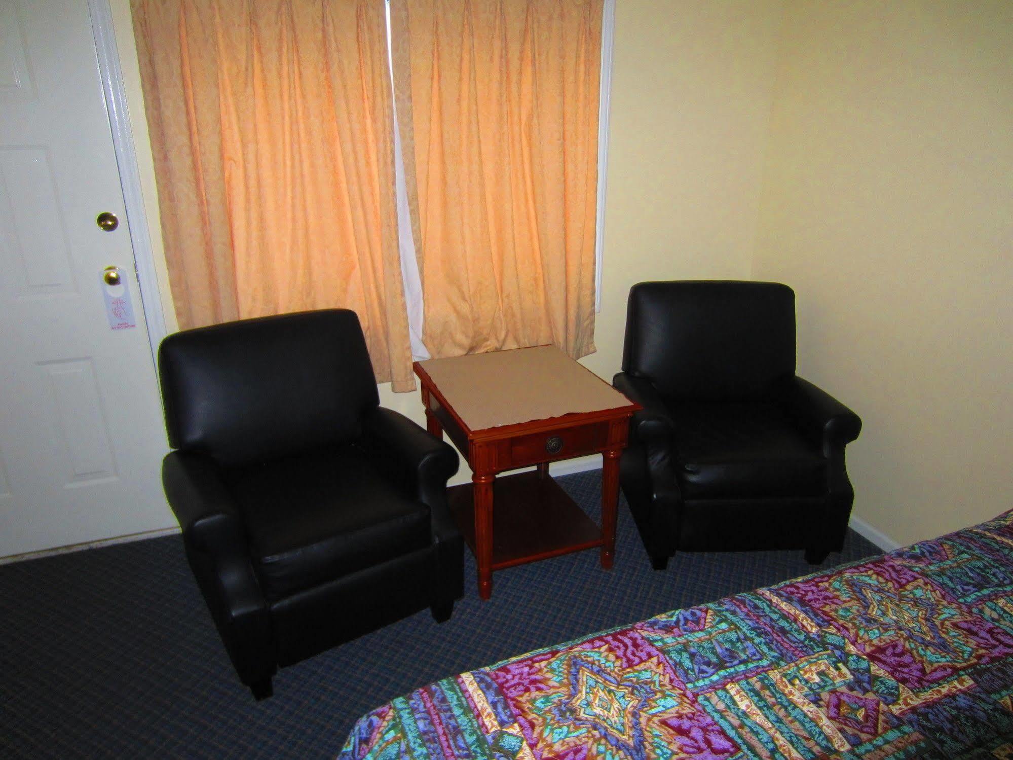 Black Sea Motel Penticton Exterior photo