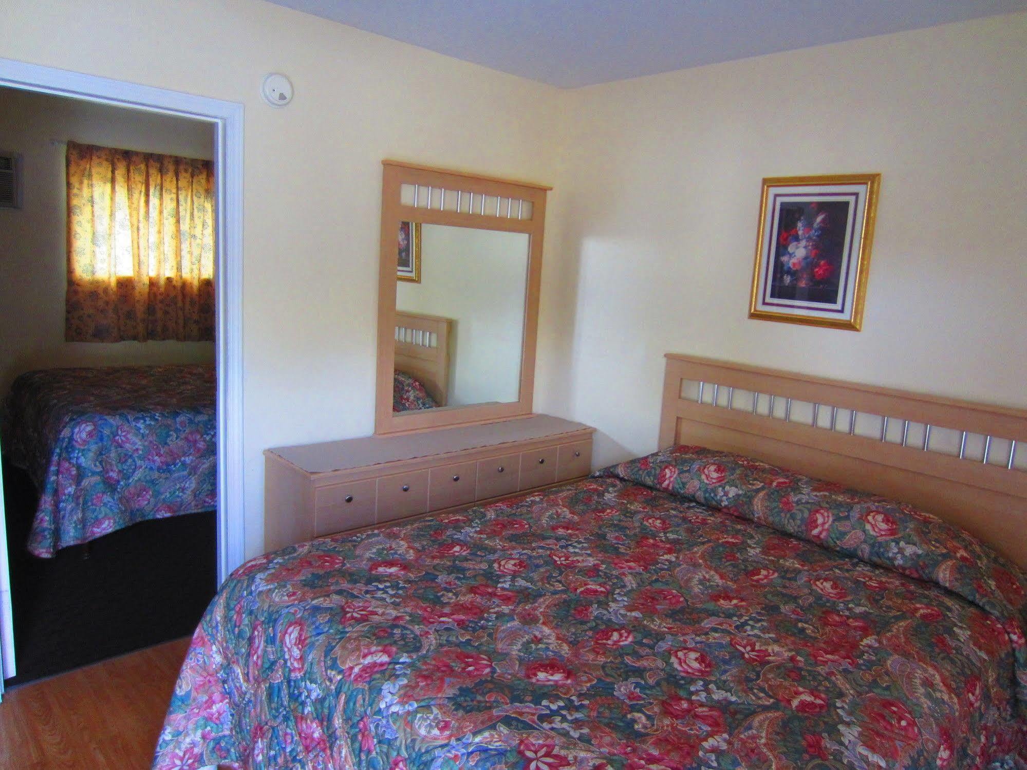 Black Sea Motel Penticton Exterior photo