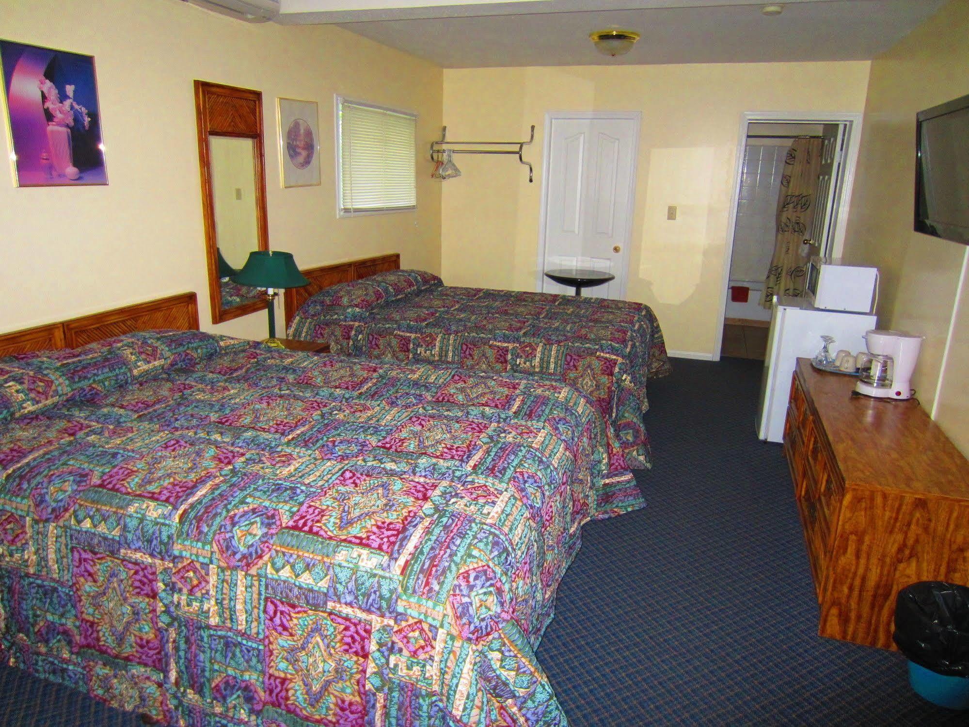 Black Sea Motel Penticton Exterior photo